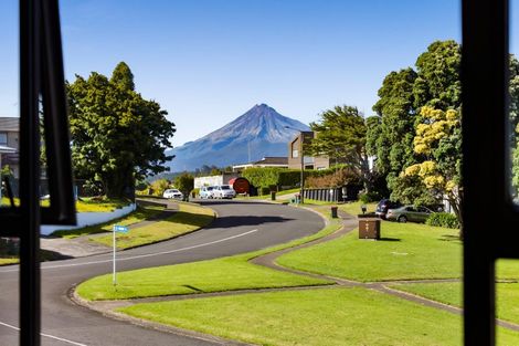 Photo of property in 4 Bronte Place, Whalers Gate, New Plymouth, 4310