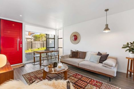 Photo of property in 3/132 Onewa Road, Northcote, Auckland, 0627