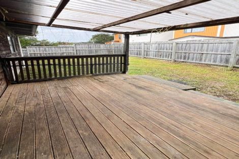 Photo of property in 20 Thornlow Street, Glendene, Auckland, 0602