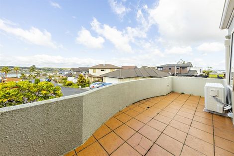 Photo of property in 7a Andover Way, Goodwood Heights, Auckland, 2105
