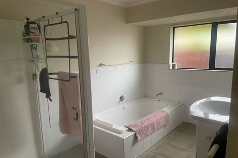 Photo of property in 7 Ron Place, Fitzherbert, Palmerston North, 4410