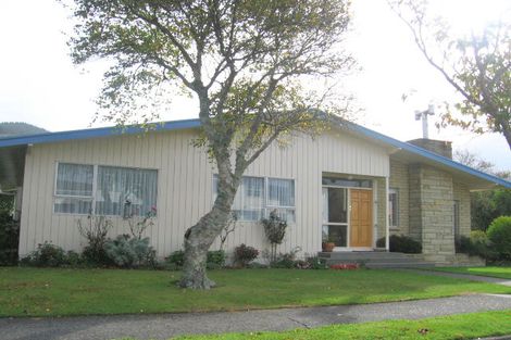Photo of property in 5 Fitzwilliam Terrace, Tawa, Wellington, 5028
