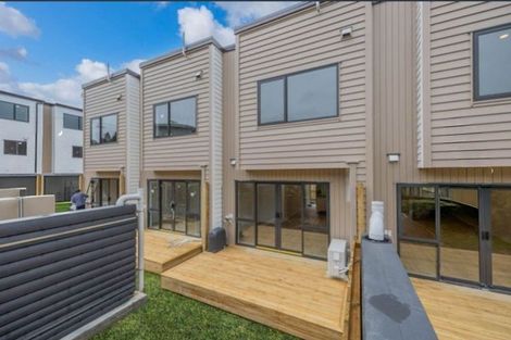 Photo of property in 6/9 Donovan Avenue, Massey, Auckland, 0614