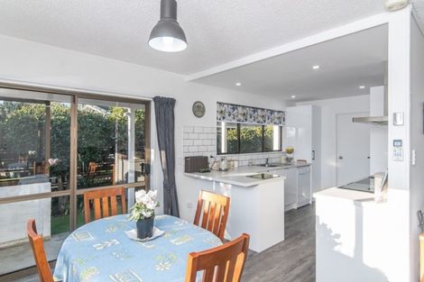 Photo of property in 34a Rewarewa Crescent, Waikanae, 5036