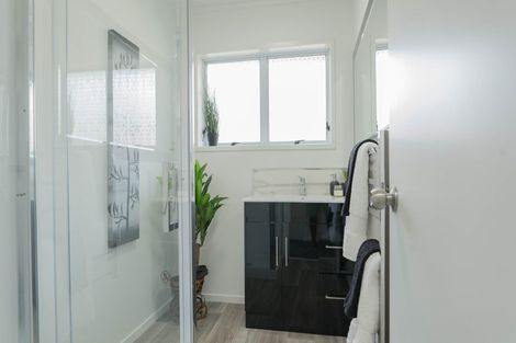 Photo of property in 98 Dalwhinnie Parade, Highland Park, Auckland, 2010