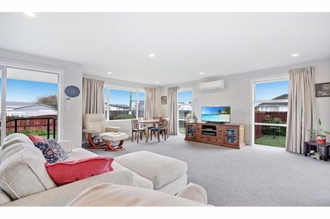 Photo of property in 17 Portchester Street, Aranui, Christchurch, 8061