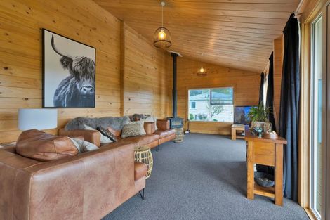 Photo of property in 21 Oxford Street, Waikari, 7420