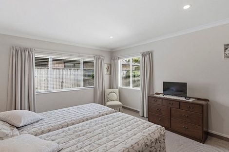 Photo of property in 2 Pearson Place, Paraparaumu, 5032