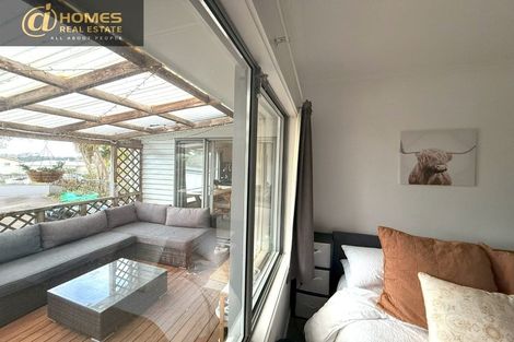 Photo of property in 16 Mirovale Place, Totara Vale, Auckland, 0629