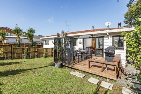 Photo of property in 2/6 Orton Street, Glenfield, Auckland, 0627