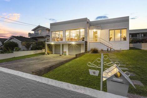 Photo of property in 19 Merani Street, Narrow Neck, Auckland, 0622