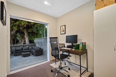 Photo of property in 12 Arahoe Road, New Lynn, Auckland, 0600