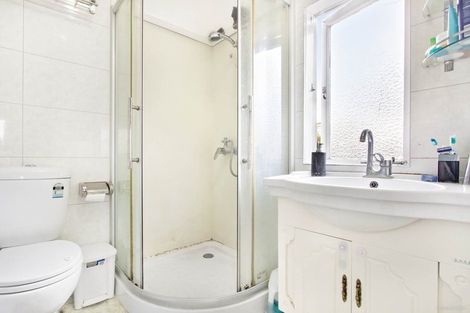 Photo of property in 37 Titirangi Road, New Lynn, Auckland, 0600