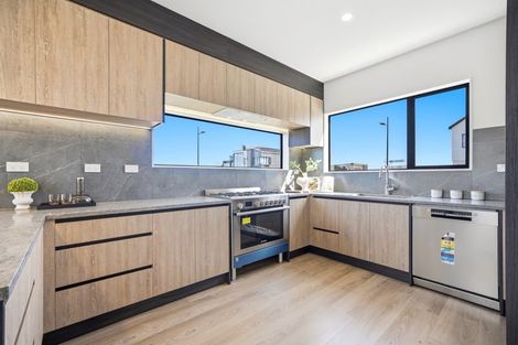 Photo of property in 12 Ocean Breeze Avenue, Hobsonville, 0616