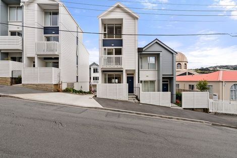 Photo of property in 2/30 Pirie Street, Mount Victoria, Wellington, 6011