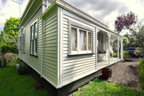 Photo of property in 16 Hunter Street, Dannevirke, 4930