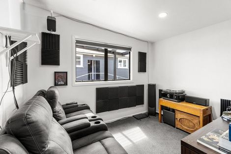 Photo of property in 30 Pioneer Road, Moturoa, New Plymouth, 4310