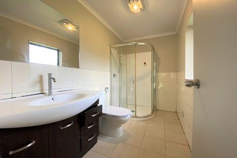 Photo of property in 40 Bradnor Meadows Drive, Swanson, Auckland, 0612