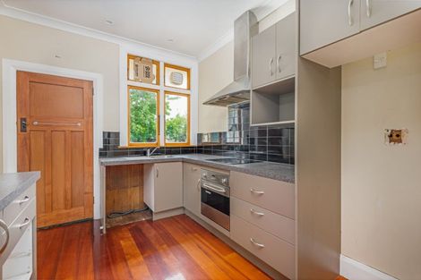 Photo of property in 6 Kowhai Avenue, Takaro, Palmerston North, 4410