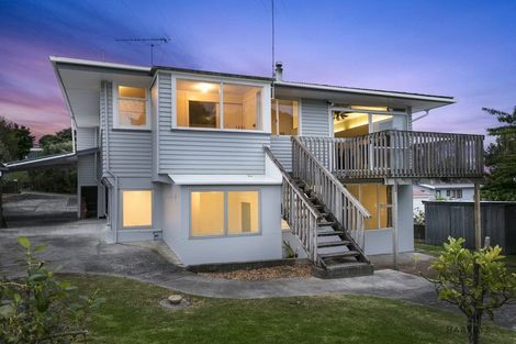 Photo of property in 37 Beaubank Road, Kelston, Auckland, 0602