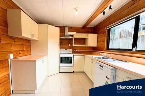 Photo of property in 6a Cambric Place, Botany Downs, Auckland, 2010