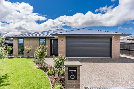 Photo of property in 16 Carrick Place, Mosgiel, 9024