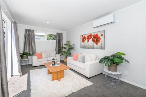 Photo of property in 2 Old Farm Road, Hamilton East, Hamilton, 3216