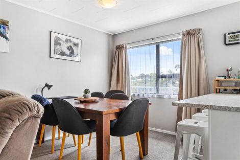 Photo of property in 2/20 Landsdale Place, Massey, Auckland, 0614