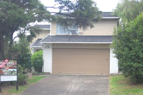 Photo of property in 39 Morriggia Place, Bayview, Auckland, 0629