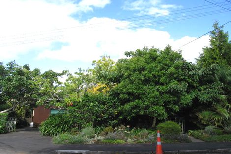 Photo of property in 15 Frieston Road, Milford, Auckland, 0620