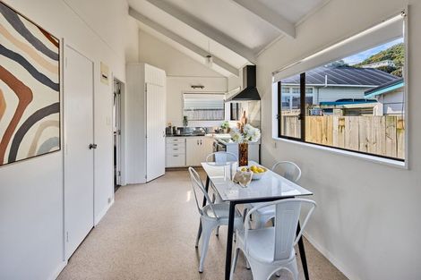 Photo of property in 6 Trent Street, Island Bay, Wellington, 6023