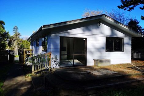 Photo of property in 90 Kemp Road, Massey, Auckland, 0614