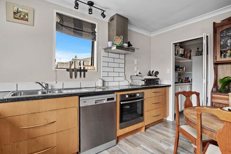 Photo of property in 2 Clutha Street, Alexandra, 9320