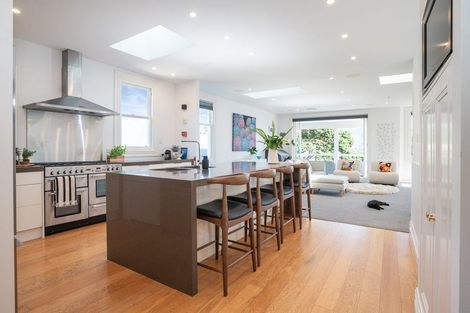 Photo of property in 60 Hawker Street, Mount Victoria, Wellington, 6011