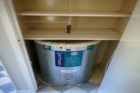 Photo of property in 90 Kemp Road, Massey, Auckland, 0614