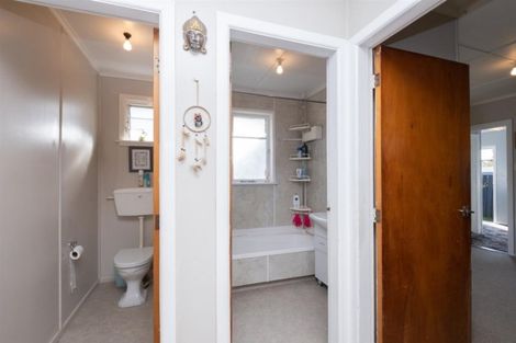 Photo of property in 100 Hathaway Street, Stratford, 4332