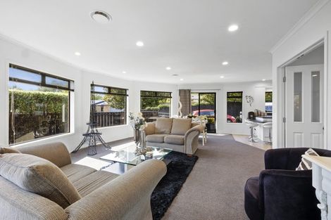 Photo of property in 10a Long Place, Frankleigh Park, New Plymouth, 4310