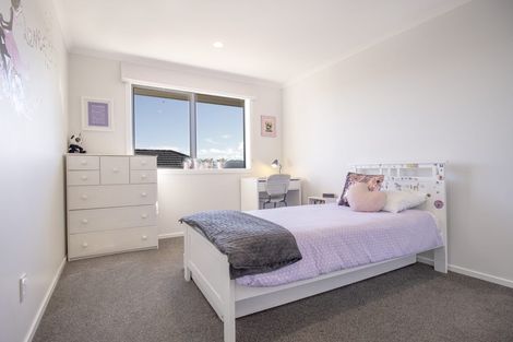 Photo of property in 17 Schooner Drive, Whitby, Porirua, 5024