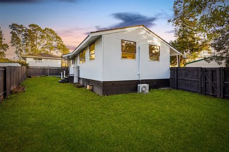 Photo of property in 7 Serwayne Place, Sunnyvale, Auckland, 0612
