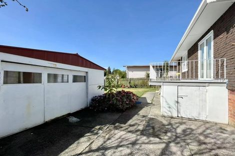 Photo of property in 12 Keats Place, Blockhouse Bay, Auckland, 0600