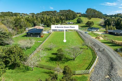 Photo of property in 6 Bonnie Doon Place, Kauri, 0185