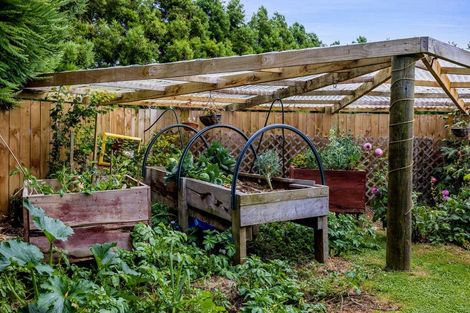 Photo of property in 244 Maata Road, Eltham, 4398