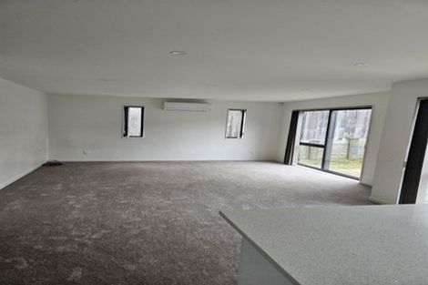 Photo of property in 9 Kaweka Street, New Lynn, Auckland, 0600