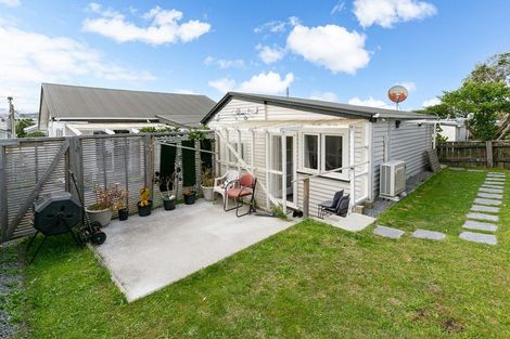 Photo of property in 29 Palm Avenue, Lyall Bay, Wellington, 6022