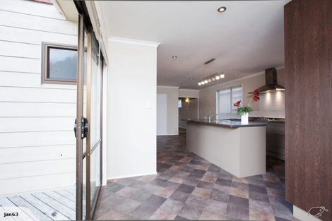 Photo of property in 9 Hoyle Place, New Plymouth, 4310