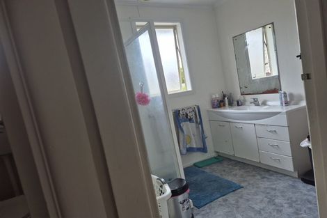 Photo of property in 21 Maui Pomare Street, Blockhouse Bay, Auckland, 0600