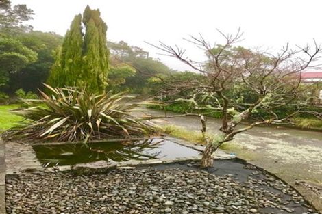 Photo of property in 15 Horokiwi Road West, Newlands, Wellington, 6037