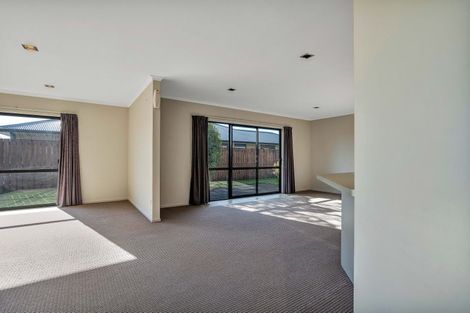 Photo of property in 40 Montague Grove, Stratford, 4332