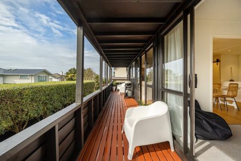 Photo of property in 2/10 Merani Street, Narrow Neck, Auckland, 0622