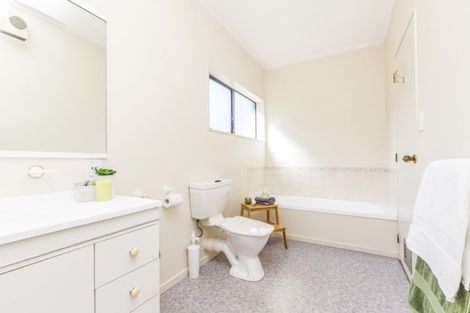 Photo of property in 48 Tio Tio Road, Miramar, Wellington, 6022